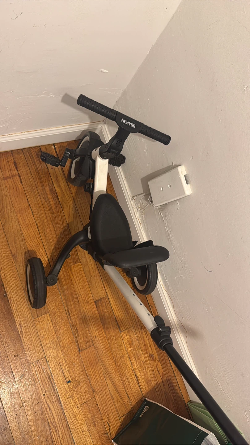 NEWYOO Baby Tricycle/Stroller
