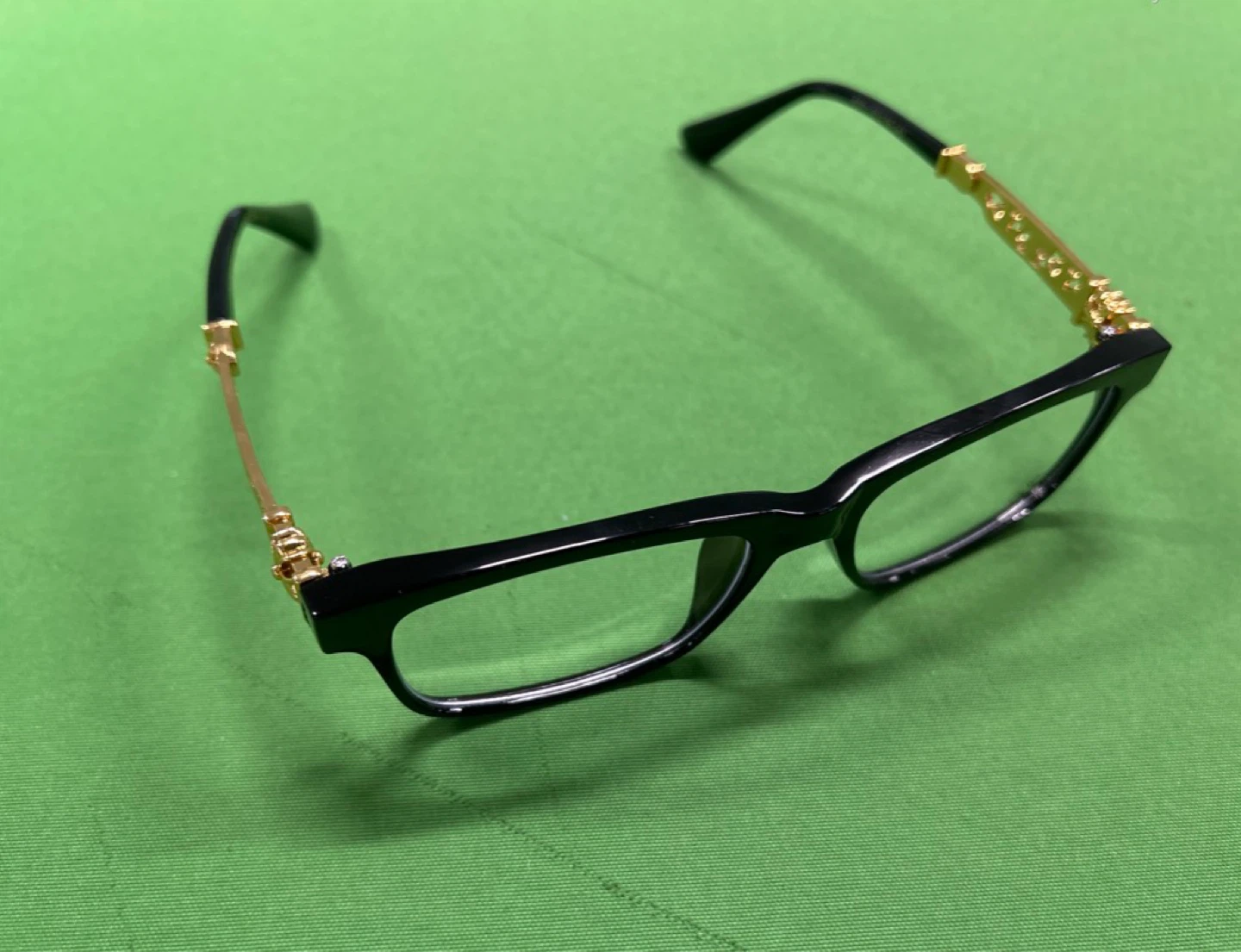 Black and gold chrome heart glasses - photo 4