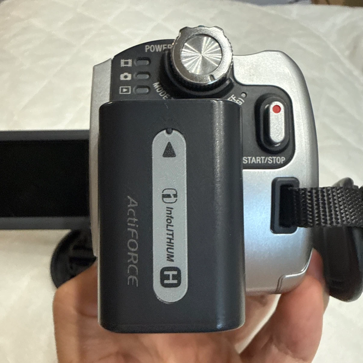 Sony Handycam DCR-SR40 Hard Disk Drive Camcorder - photo 4