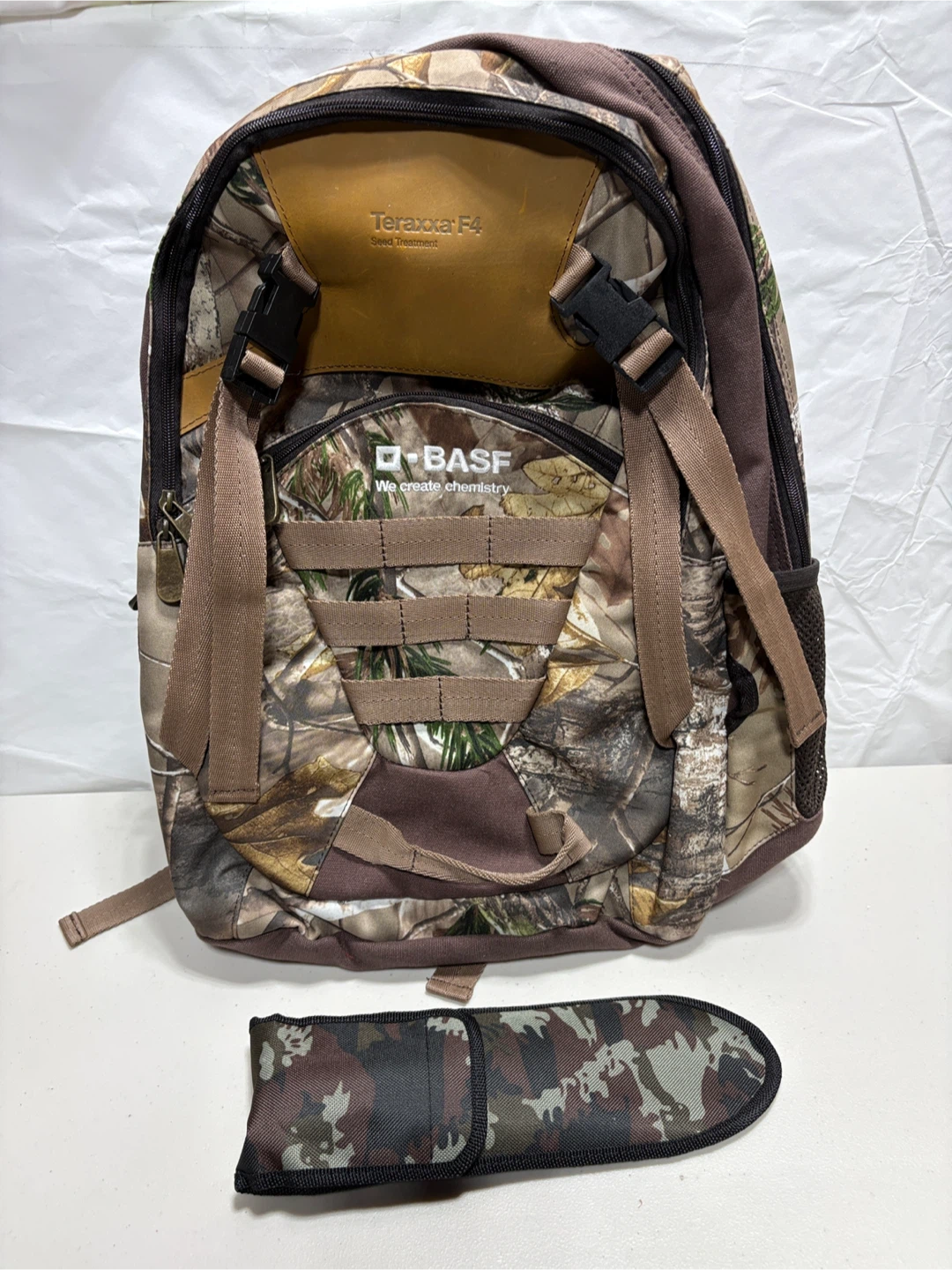 Teraxxa F4 Backpack with portable Shovel