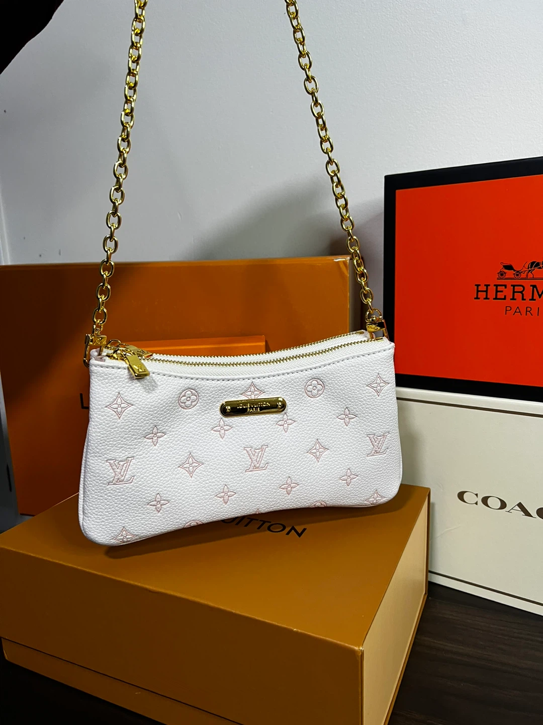 Louis Vuitton Pouch with Chain - photo 4