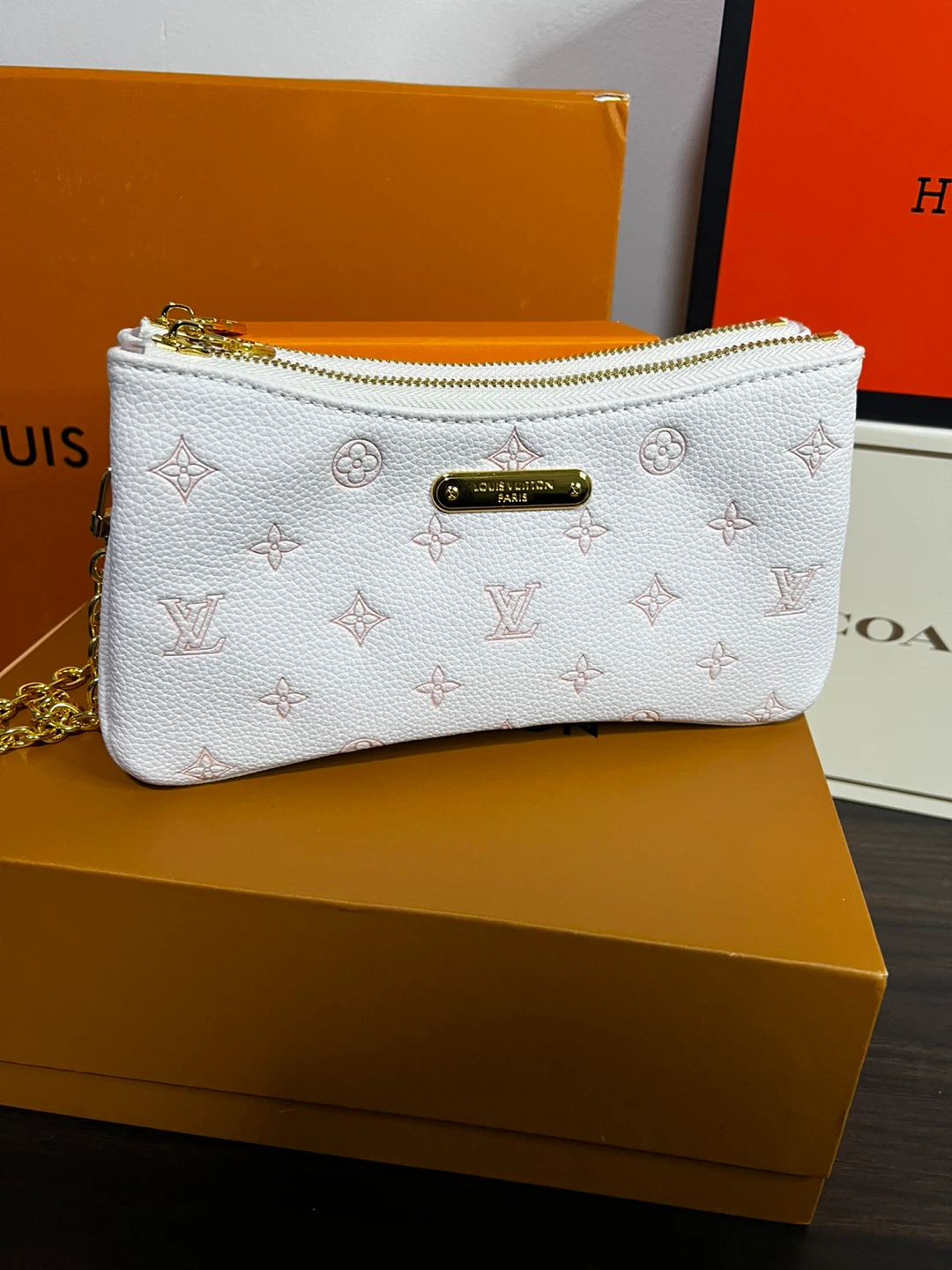 Louis Vuitton Pouch with Chain - photo 2