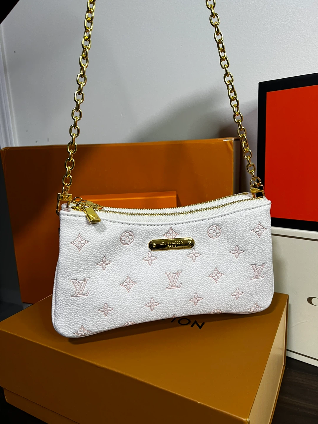 Louis Vuitton Pouch with Chain - photo 3