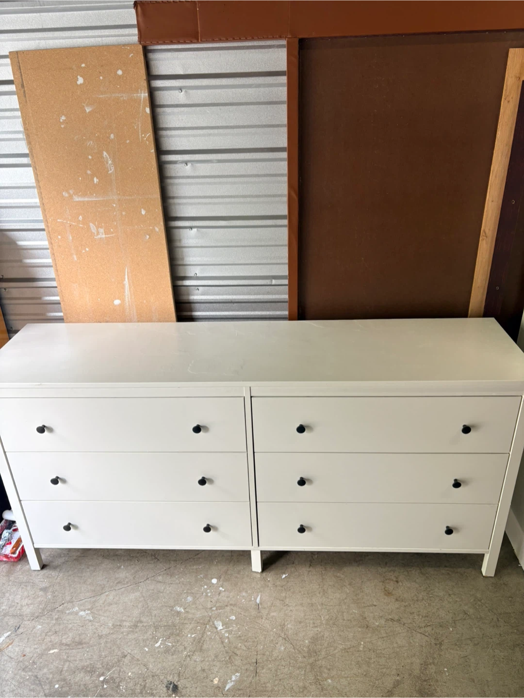 Delivery with small fees- six drawers dresser