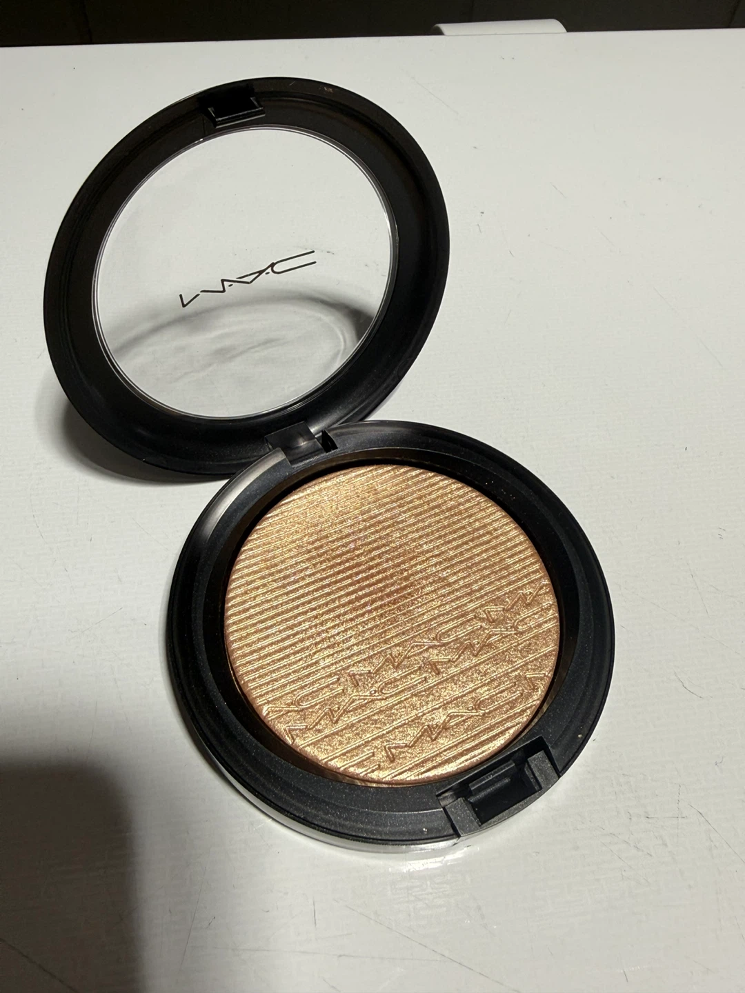 MAC Whisper of Gilt Extra Dimension Skinfinish Highlighter