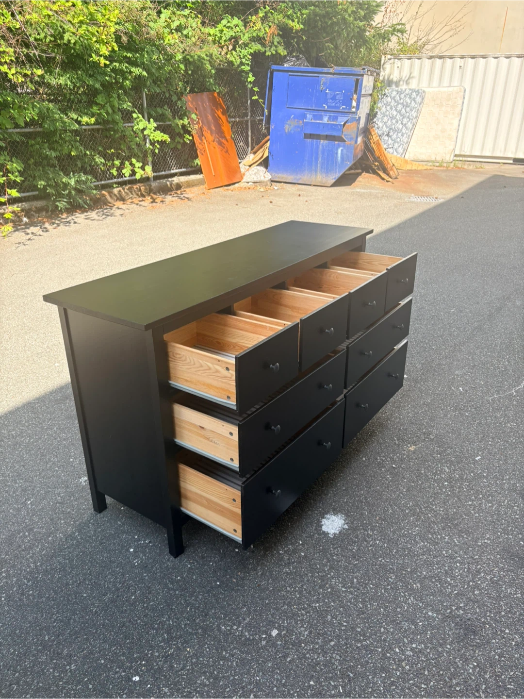 Delivery available- hamnes dresser - photo 4