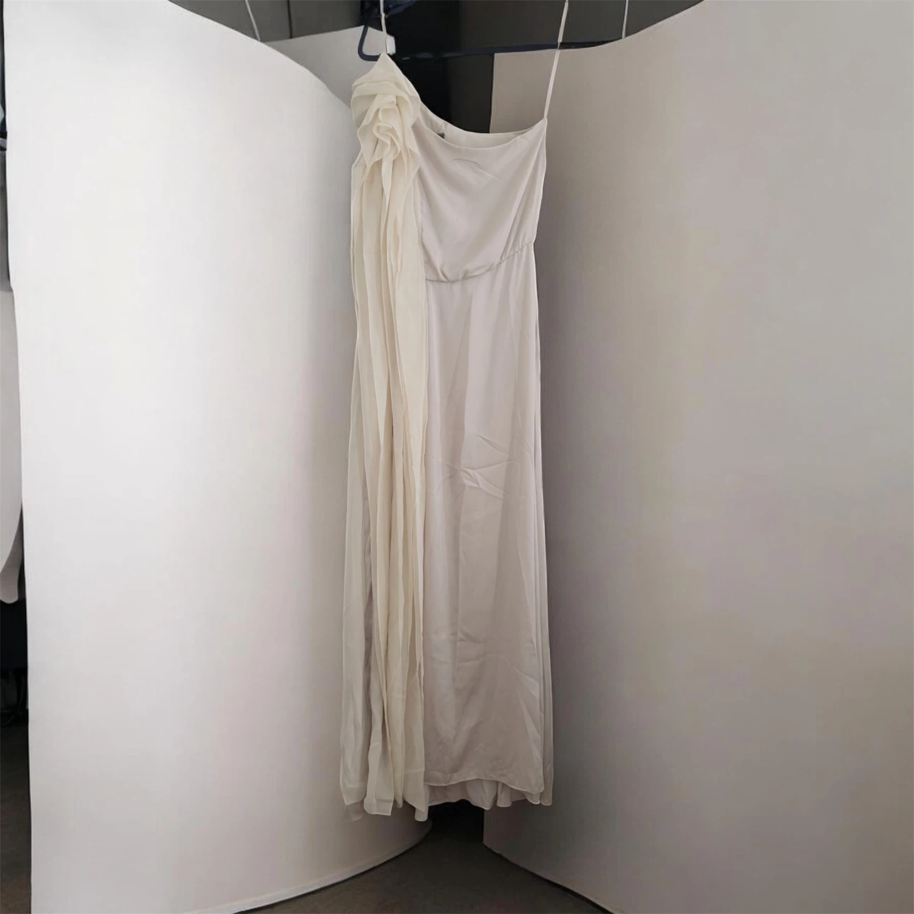BCBGMAXAZRIA Cream One-Shoulder Maxi Dress