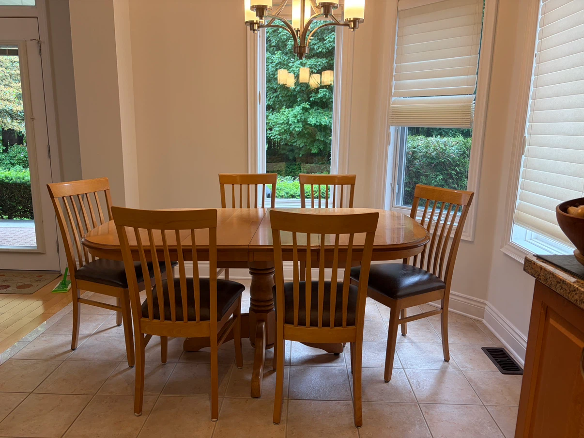 Kitchen or dining room table with 6 chairs