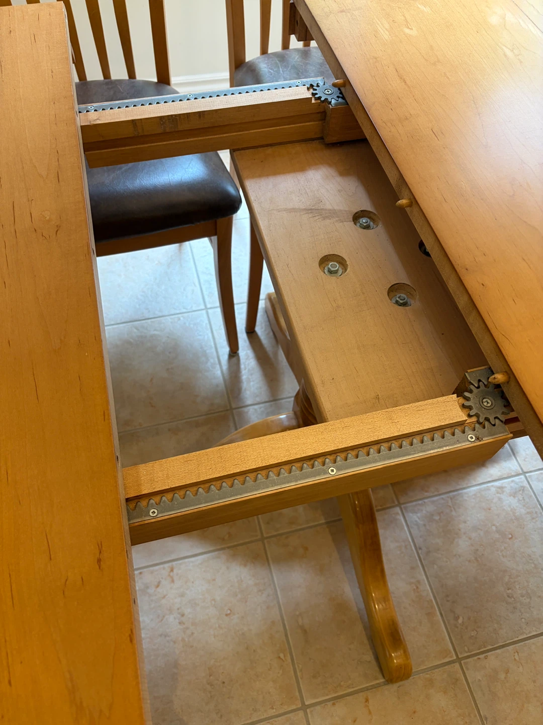 Kitchen or dining room table with 6 chairs - photo 3