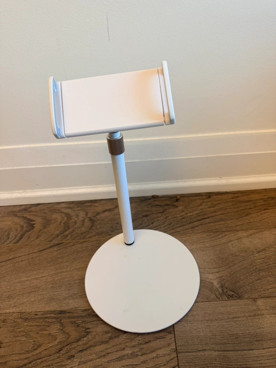 White Adjustable Tablet/Phone Stand - photo 3