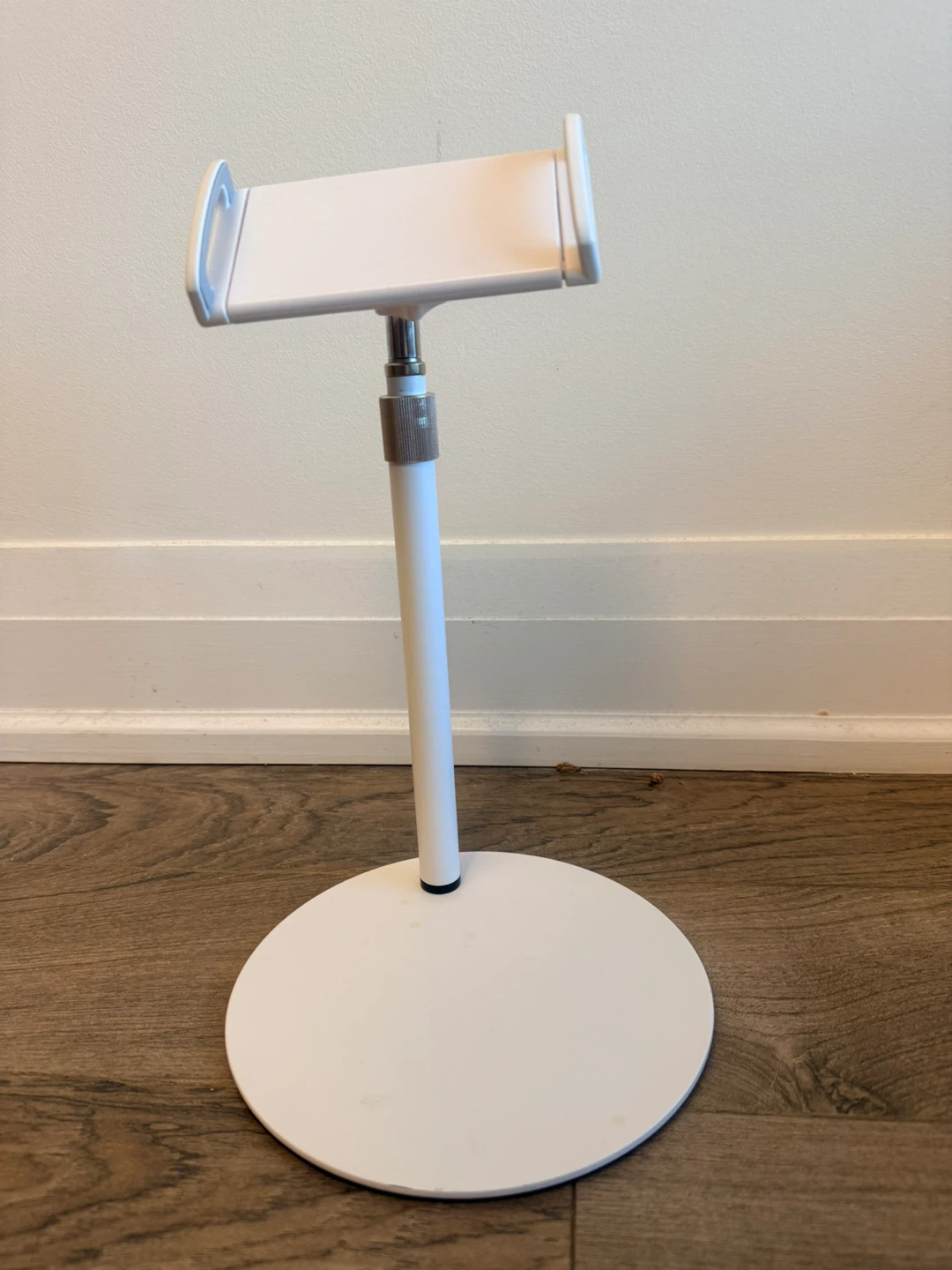 White Adjustable Tablet/Phone Stand