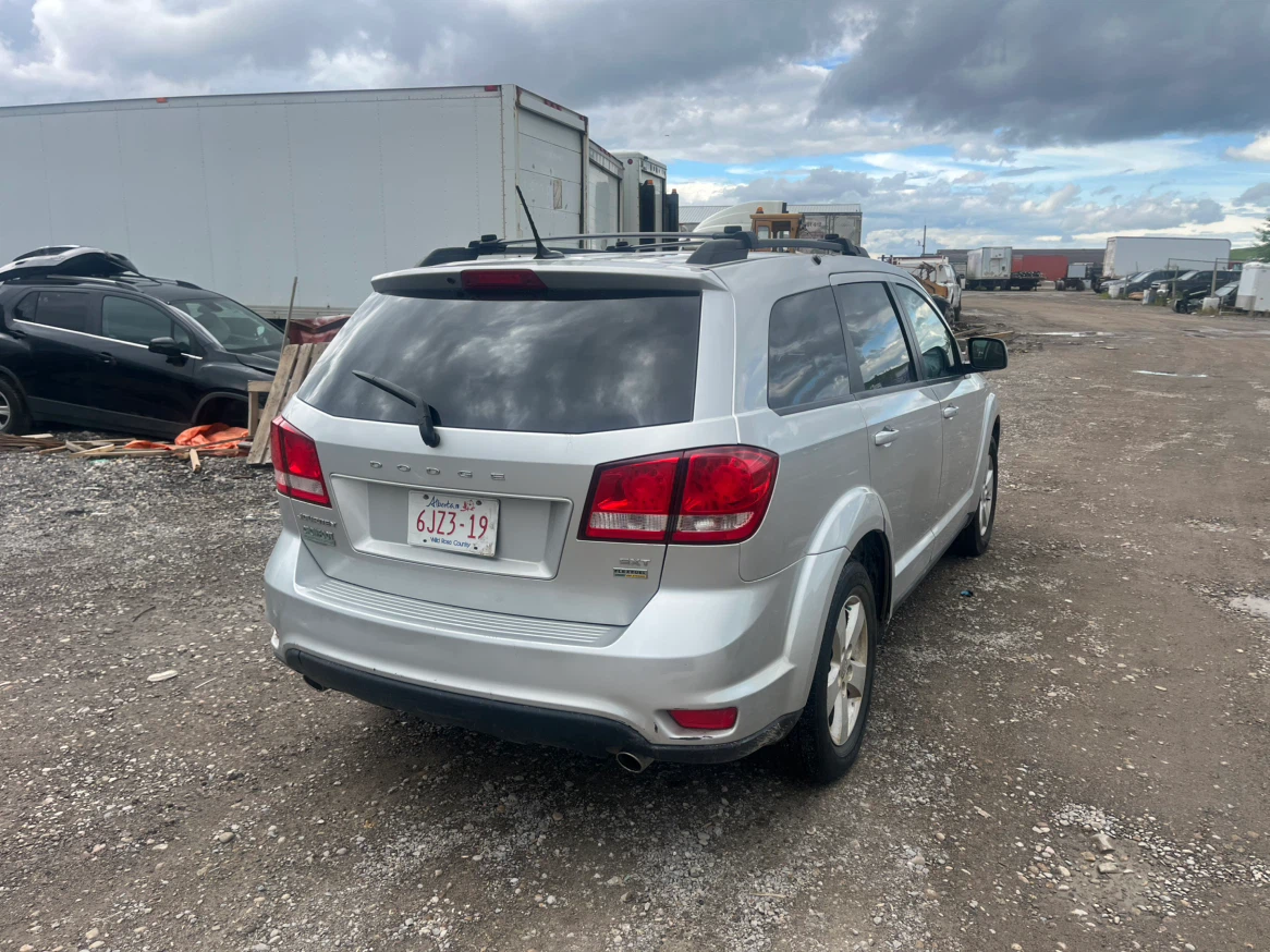 2012 Silver Dodge Journey SUV - photo 3