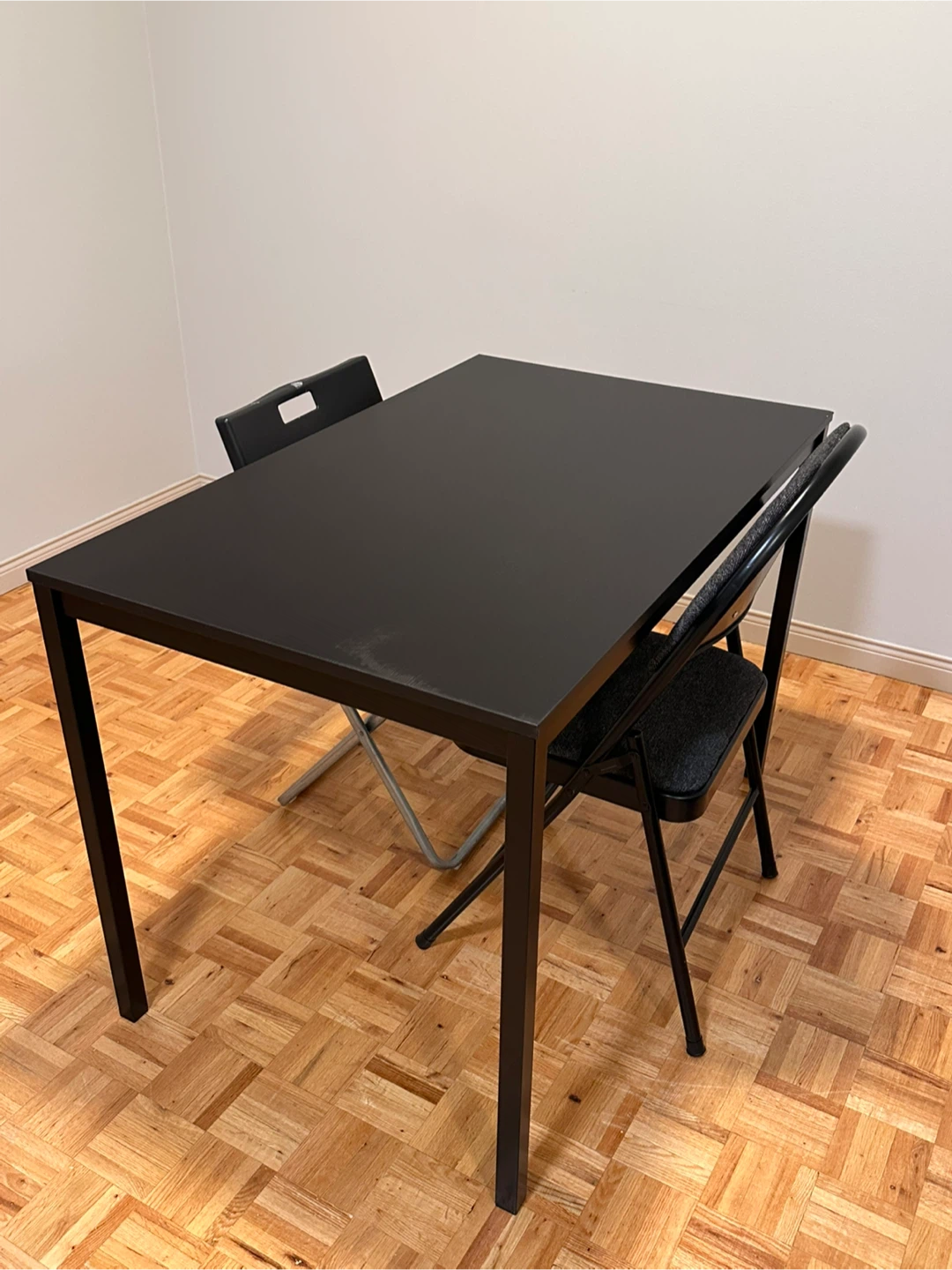 IKEA TÄRENDÖ Black Dining Table (w 2 free chairs)