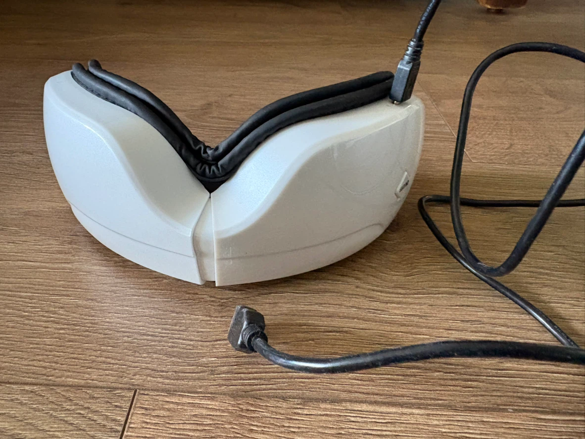 White Eye Massager with USB Cable - photo 2
