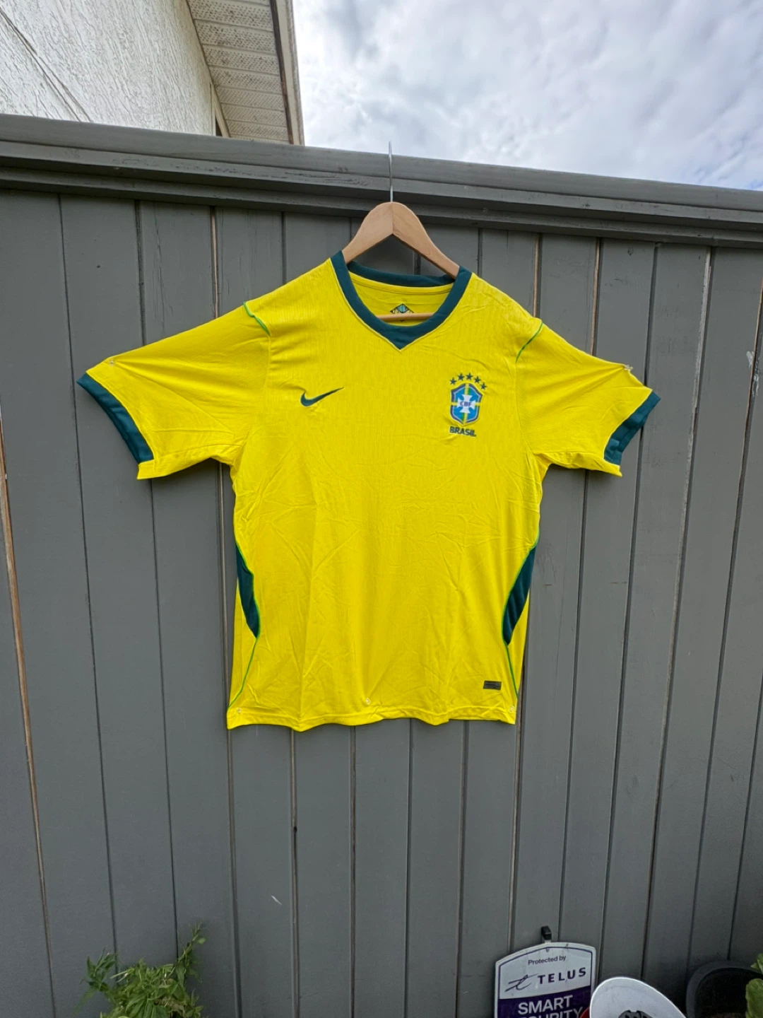Very nice sports jersey at very low prices.