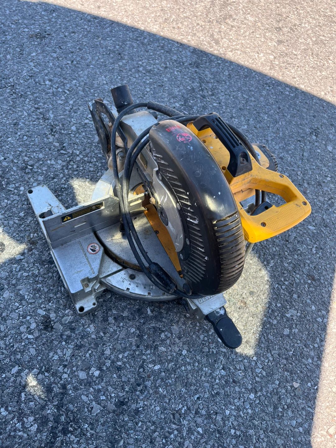DeWalt DW713 10" Compound Miter Saw
