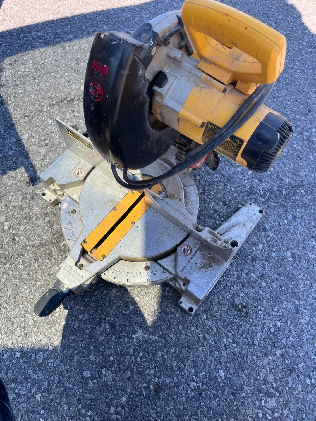DeWalt DW713 10" Compound Miter Saw - photo 4