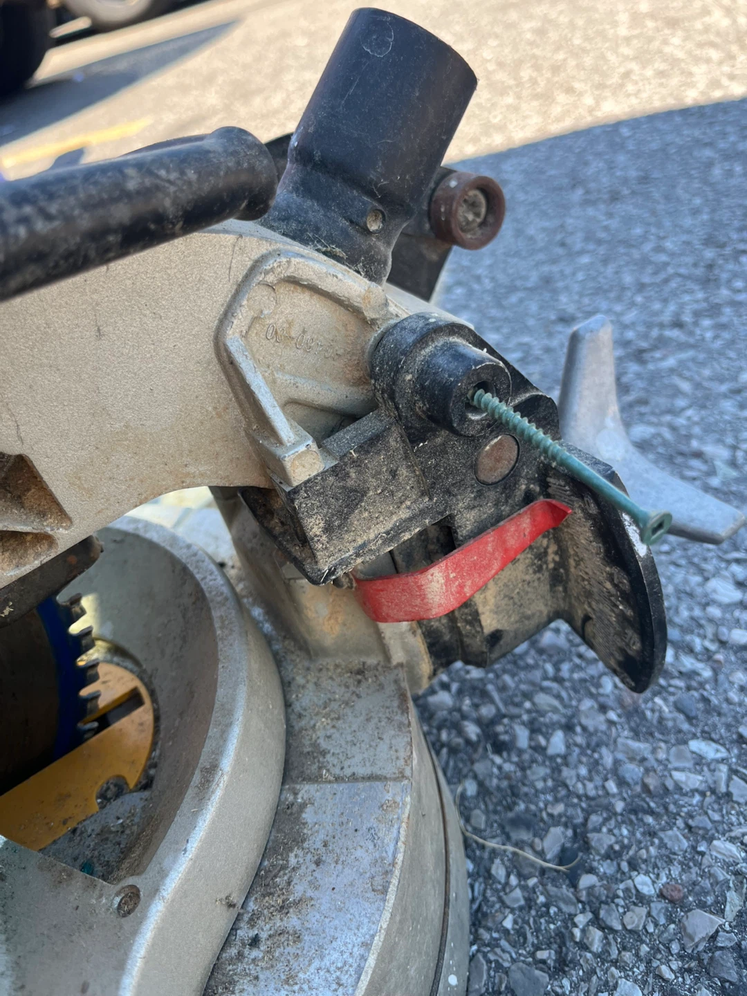DeWalt DW713 10" Compound Miter Saw - photo 5