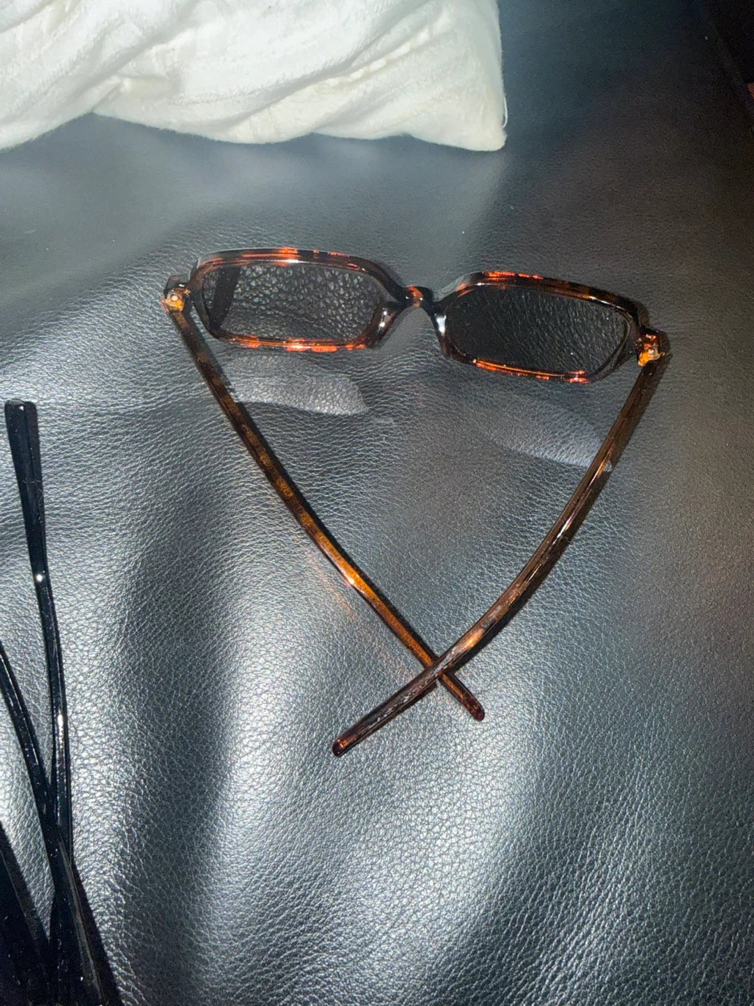 2 Pairs of Rectangular Sunglasses - Black and Tortoiseshell - photo 3