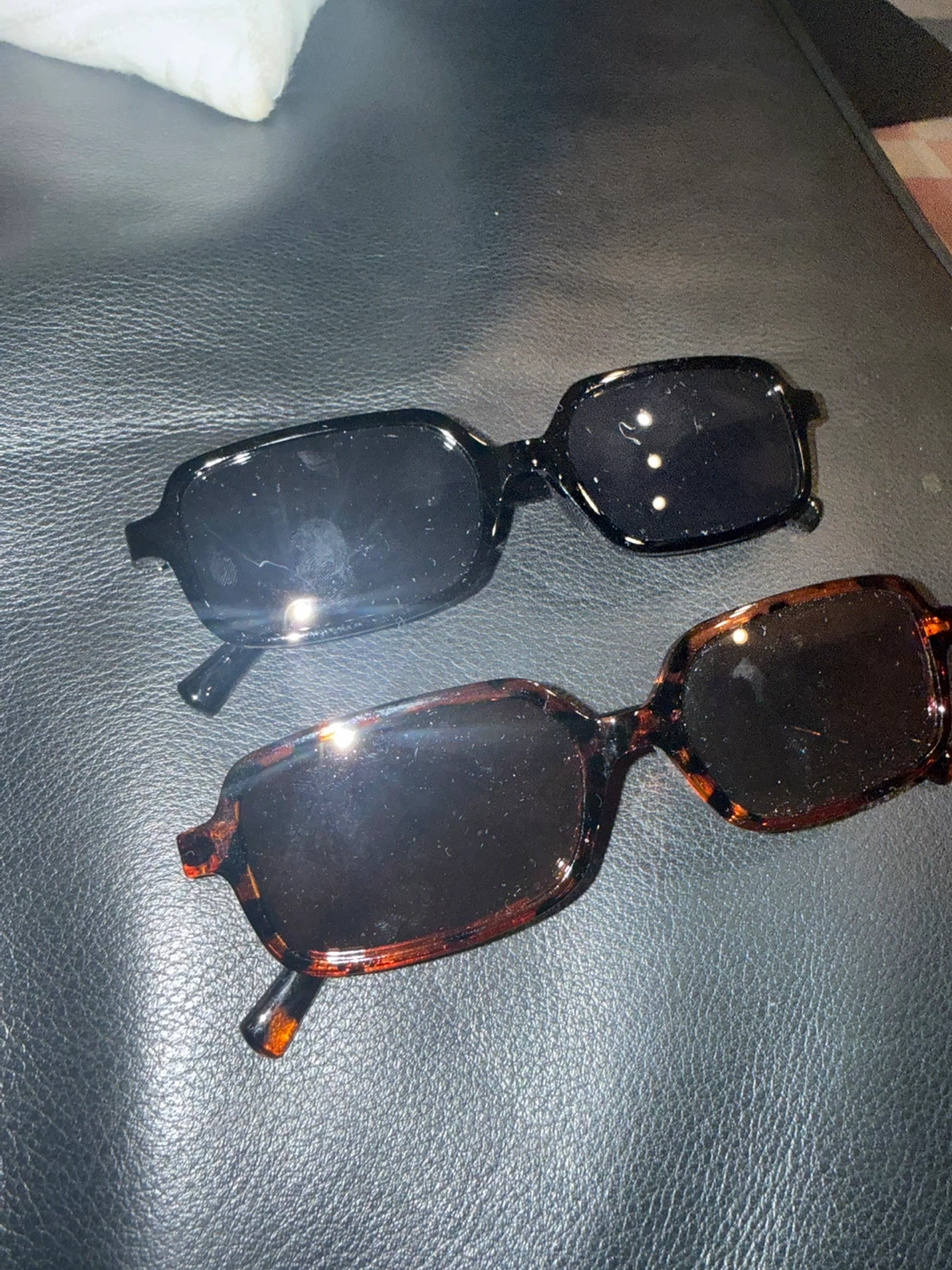 2 Pairs of Rectangular Sunglasses - Black and Tortoiseshell - photo 5