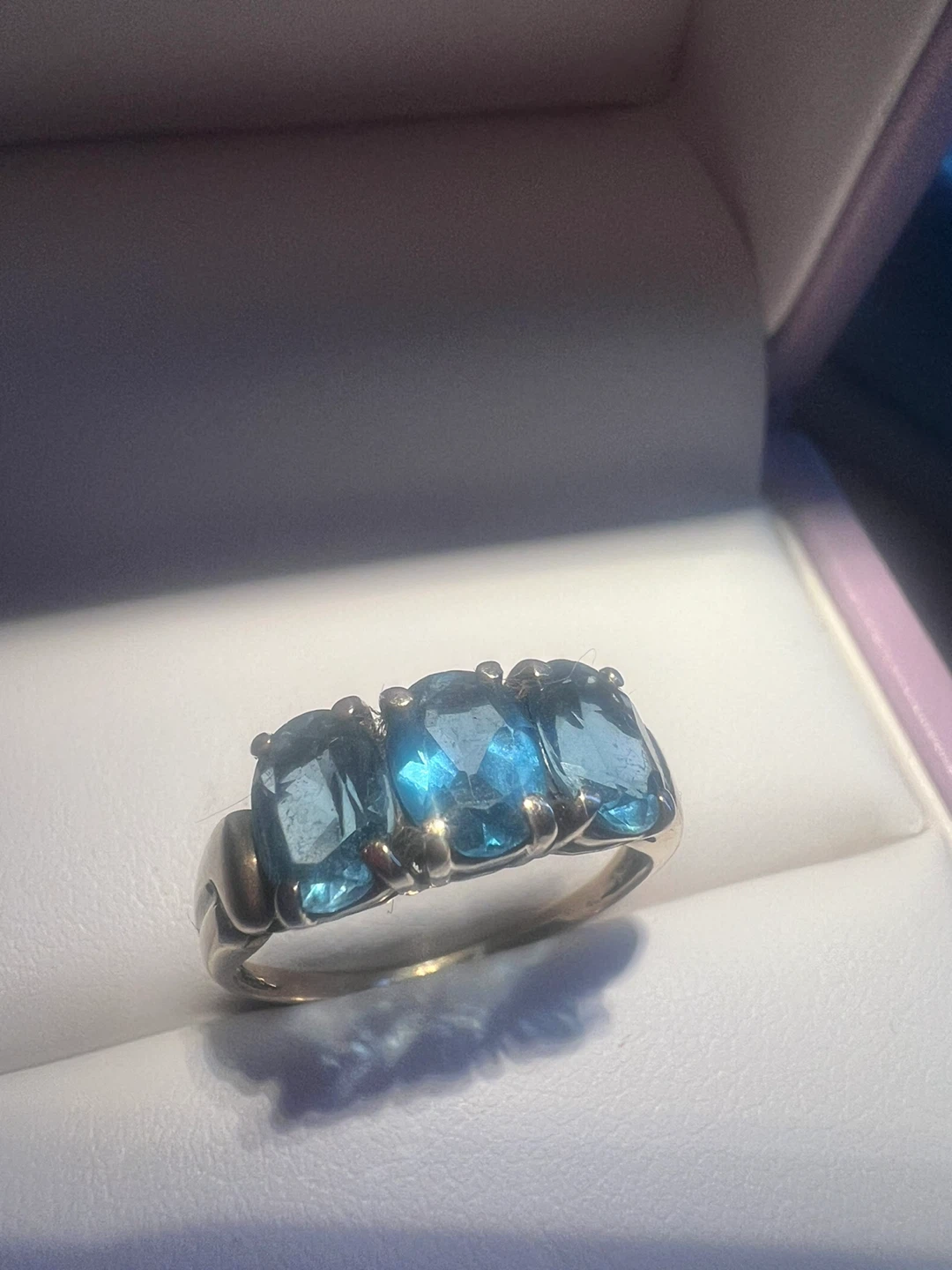 10 k  Blue topaz Ring