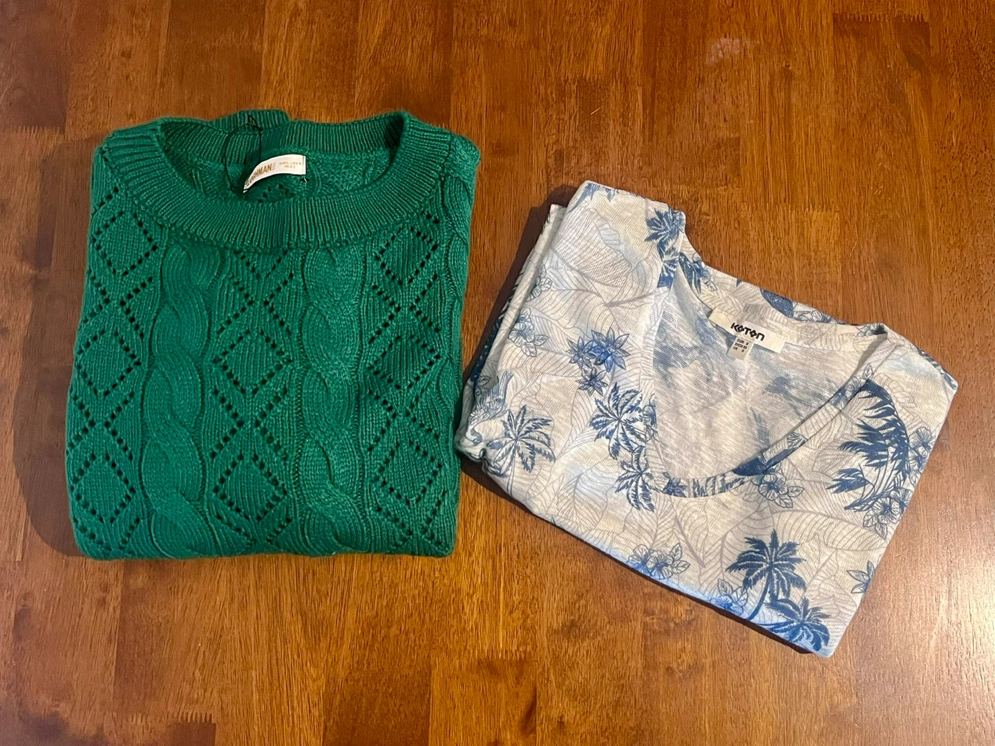 Bundle deal! 🔥 Green knit sweater + tropical print tee - photo 2