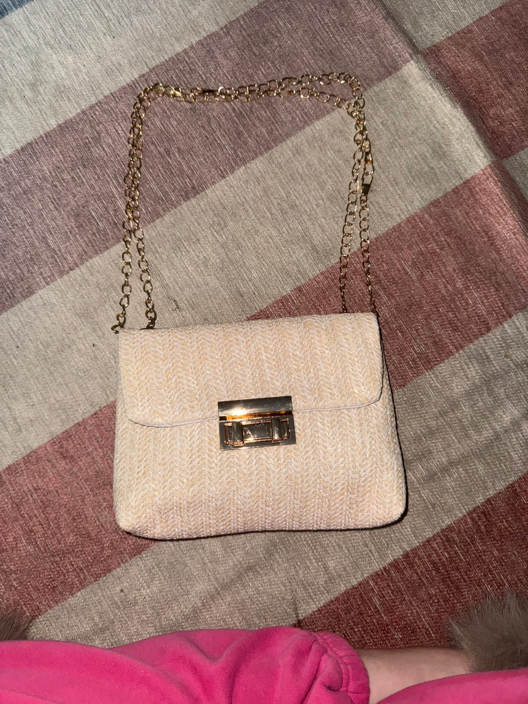 Straw-like crossbody purse with gold chain - photo 2