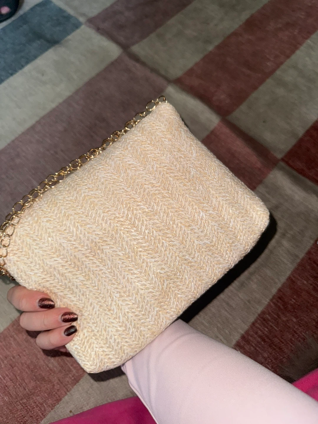 Straw-like crossbody purse with gold chain - photo 3