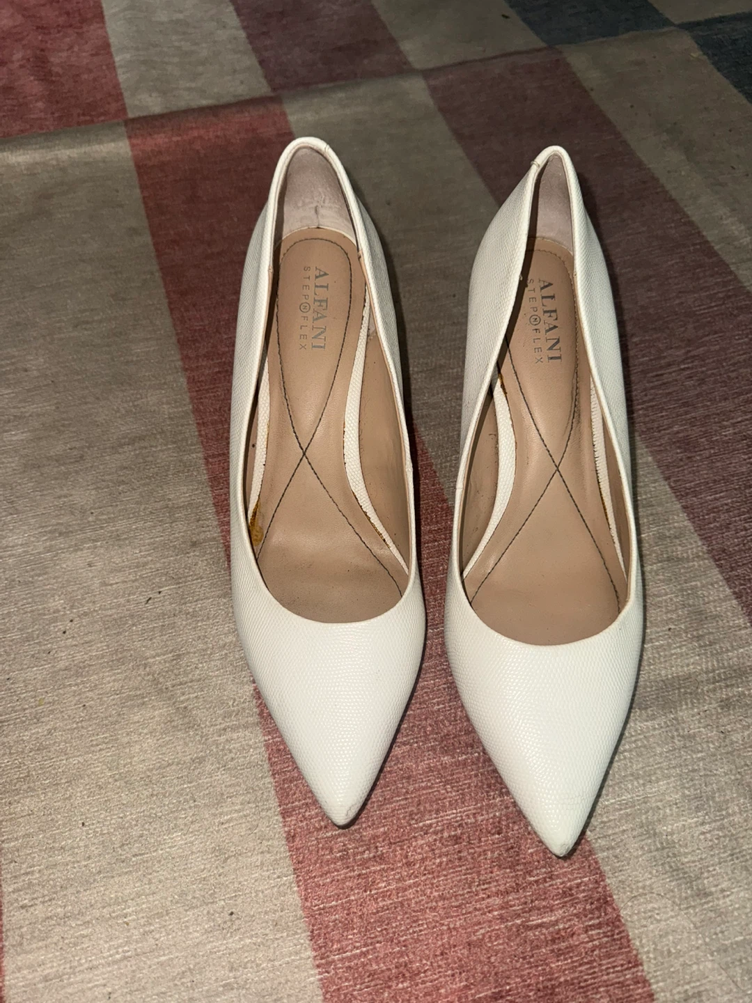 Alfani Step 'n Flex White Pointed Toe Heels Size 8M - photo 2
