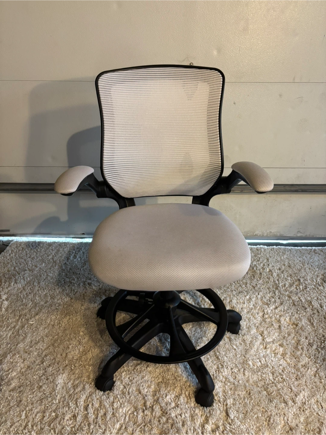 Adjustable height ergonomic office chair