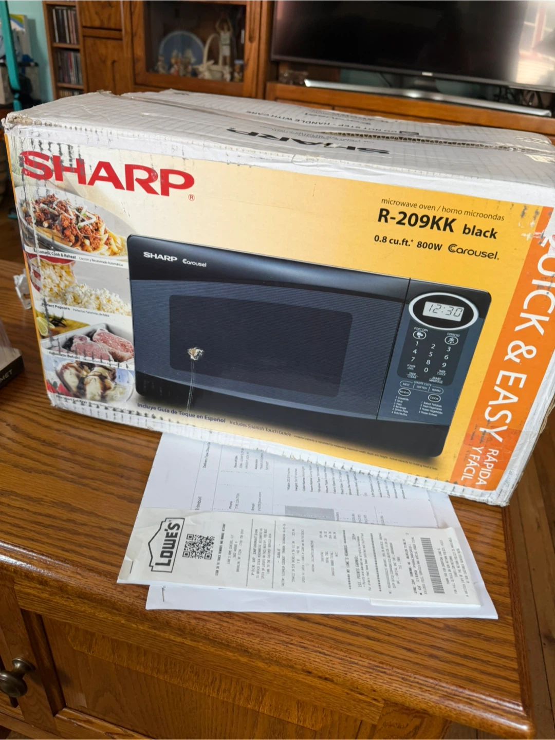 Sharp R-209KK Microwave Oven Countertop Brand New