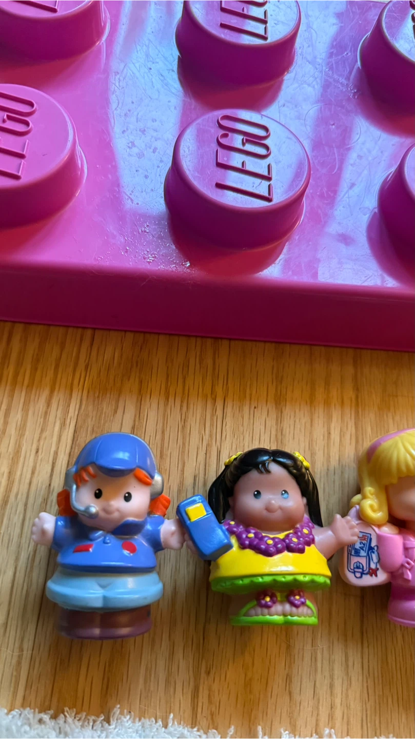 Fisher-Price Little People Figures with Pink LEGO Base - photo 2