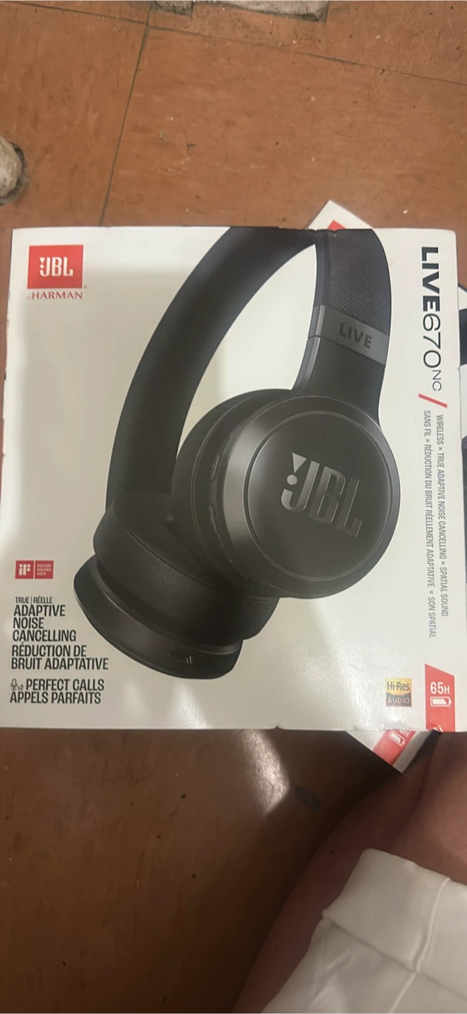 JBL LIVE 670NC Wireless Headphones