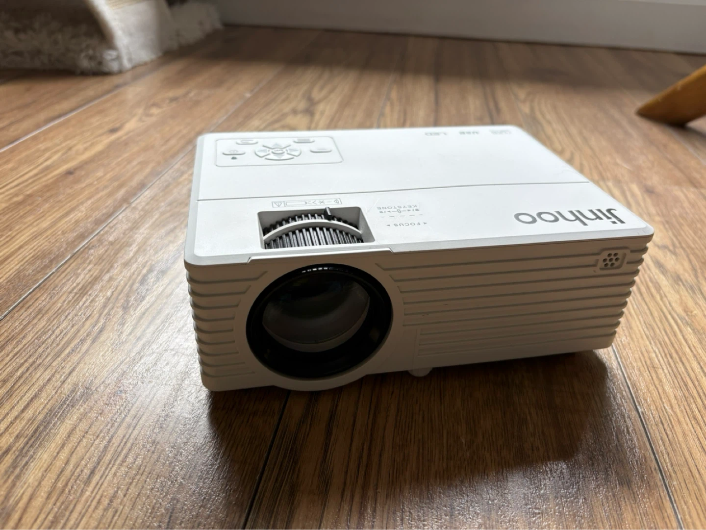 JinHoo Mini Projector