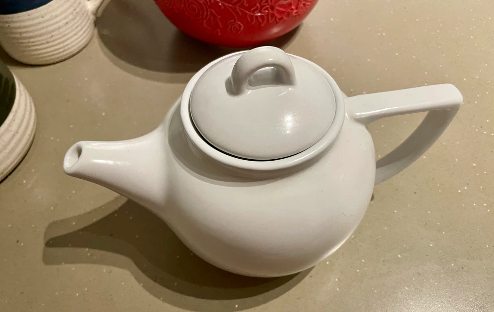 White Ceramic Teapot with Infuser - photo 2