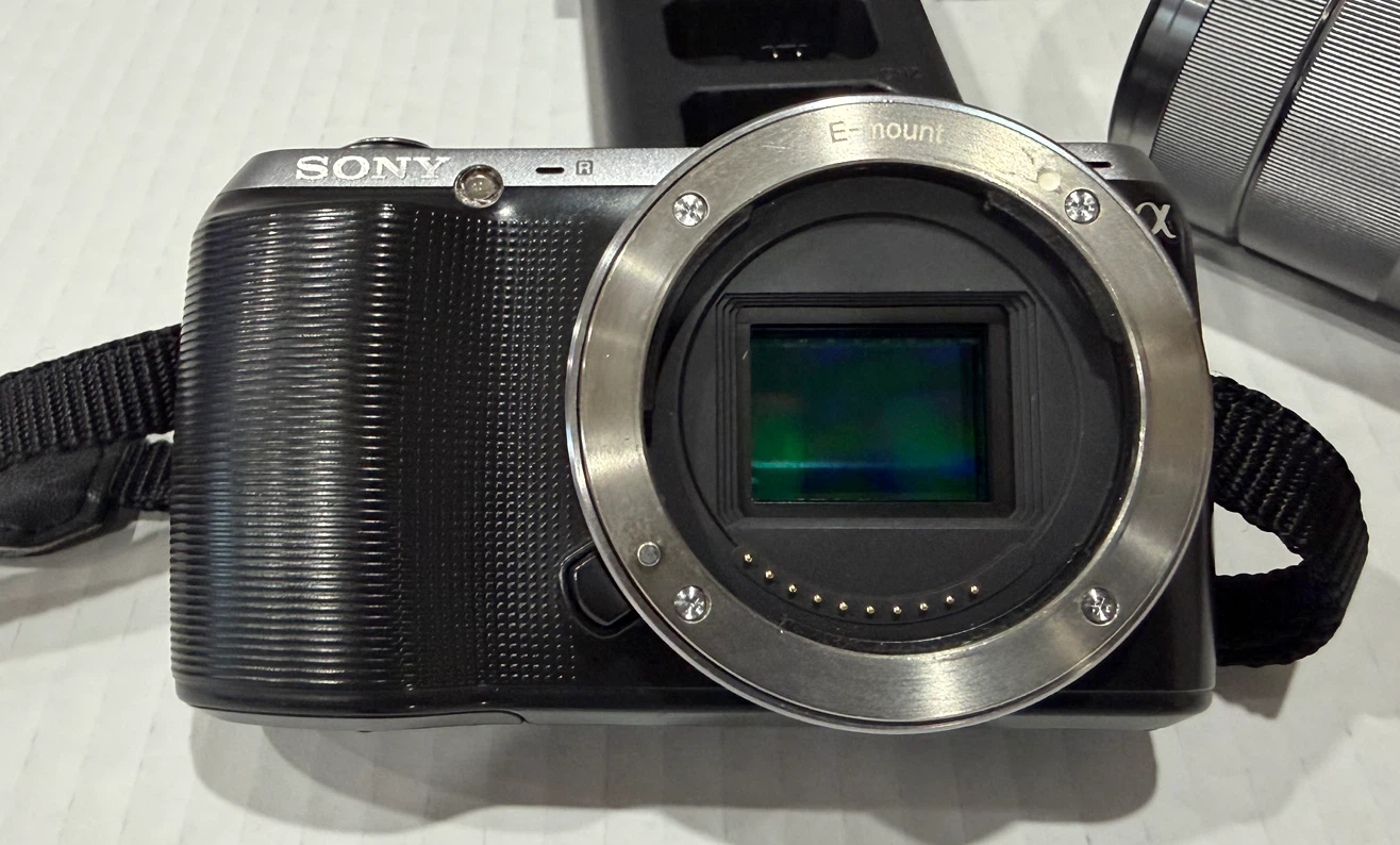Sony NEX-C3 Mirrorless Camera with 18-55mm Lens and Accessories - photo 2