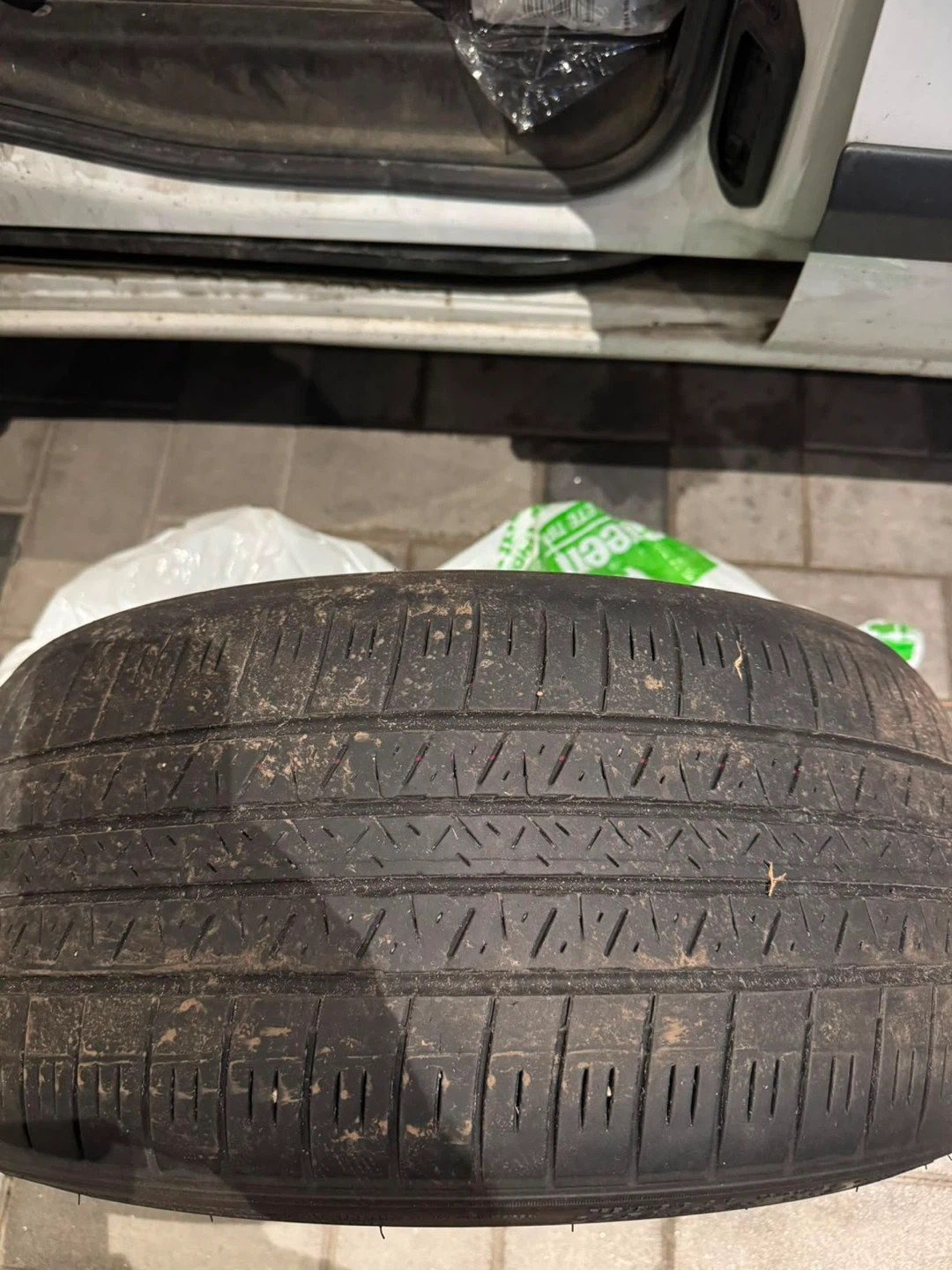 Dunlop all season 225/40R18 Tire(4)