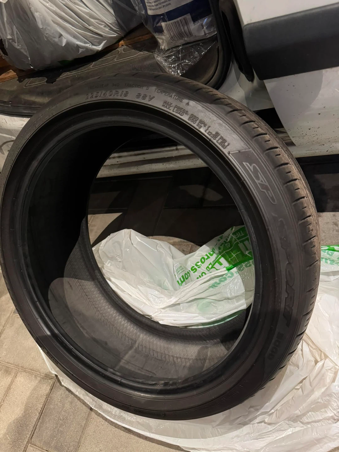 Dunlop all season 225/40R18 Tire(4) - photo 2