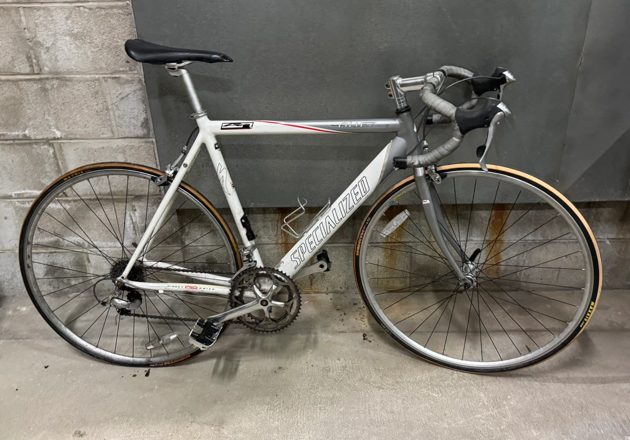Specialized A1 aluminu The back wheels is not holding air