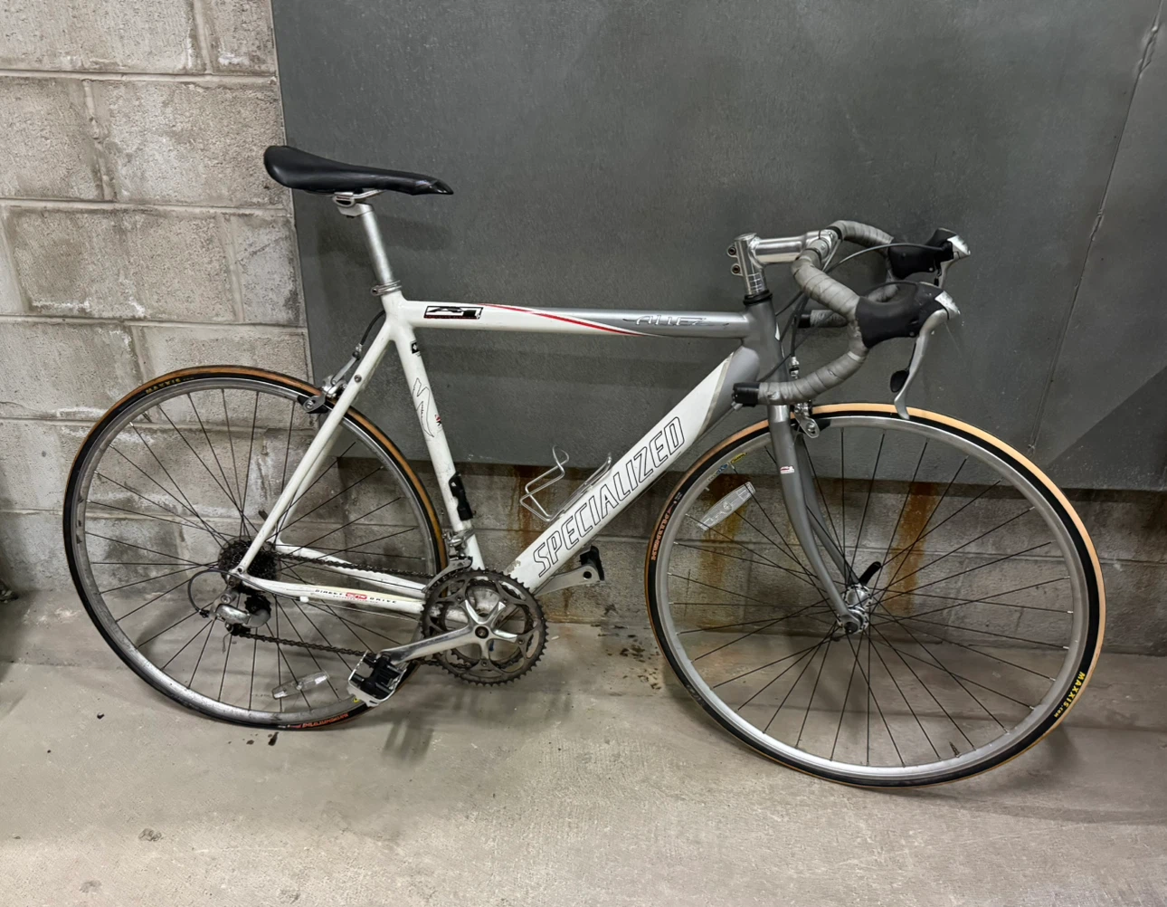 Specialized A1 aluminu The back wheels is not holding air - photo 3