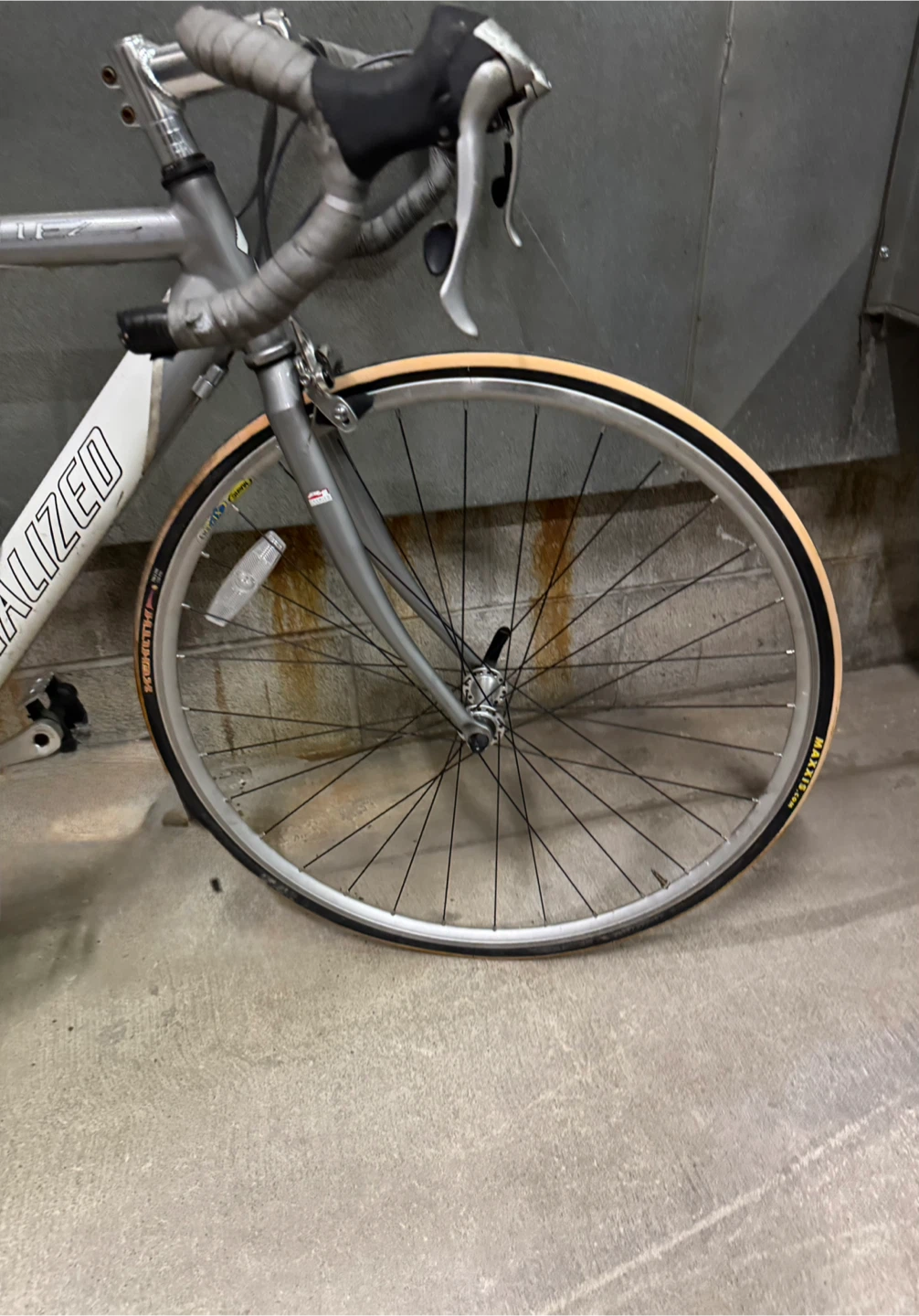 Specialized A1 aluminu The back wheels is not holding air - photo 4
