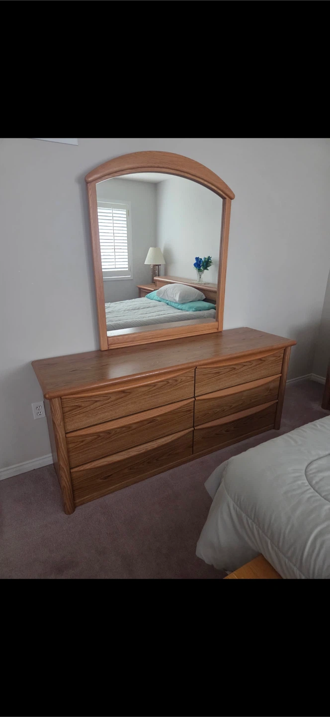 Sturdy solid Oak bedroom set - photo 2