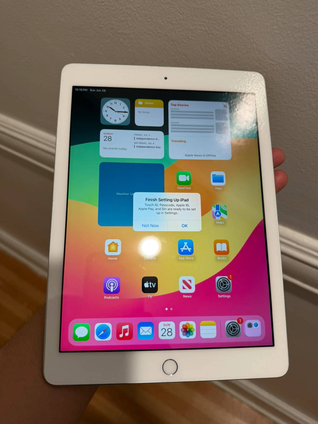 Apple iPad 32GB (6th gen) - GOOD CONDITION