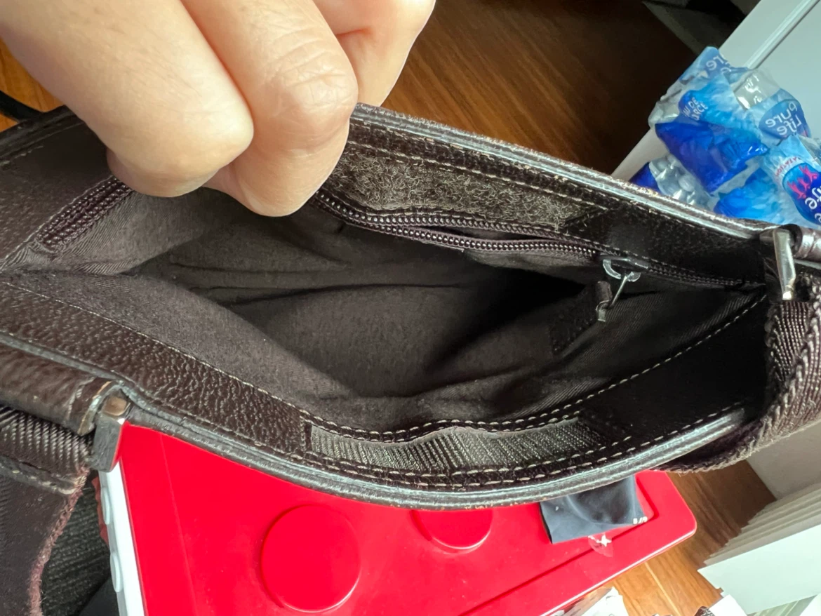 Gucci Monogram Messenger Bag - photo 4