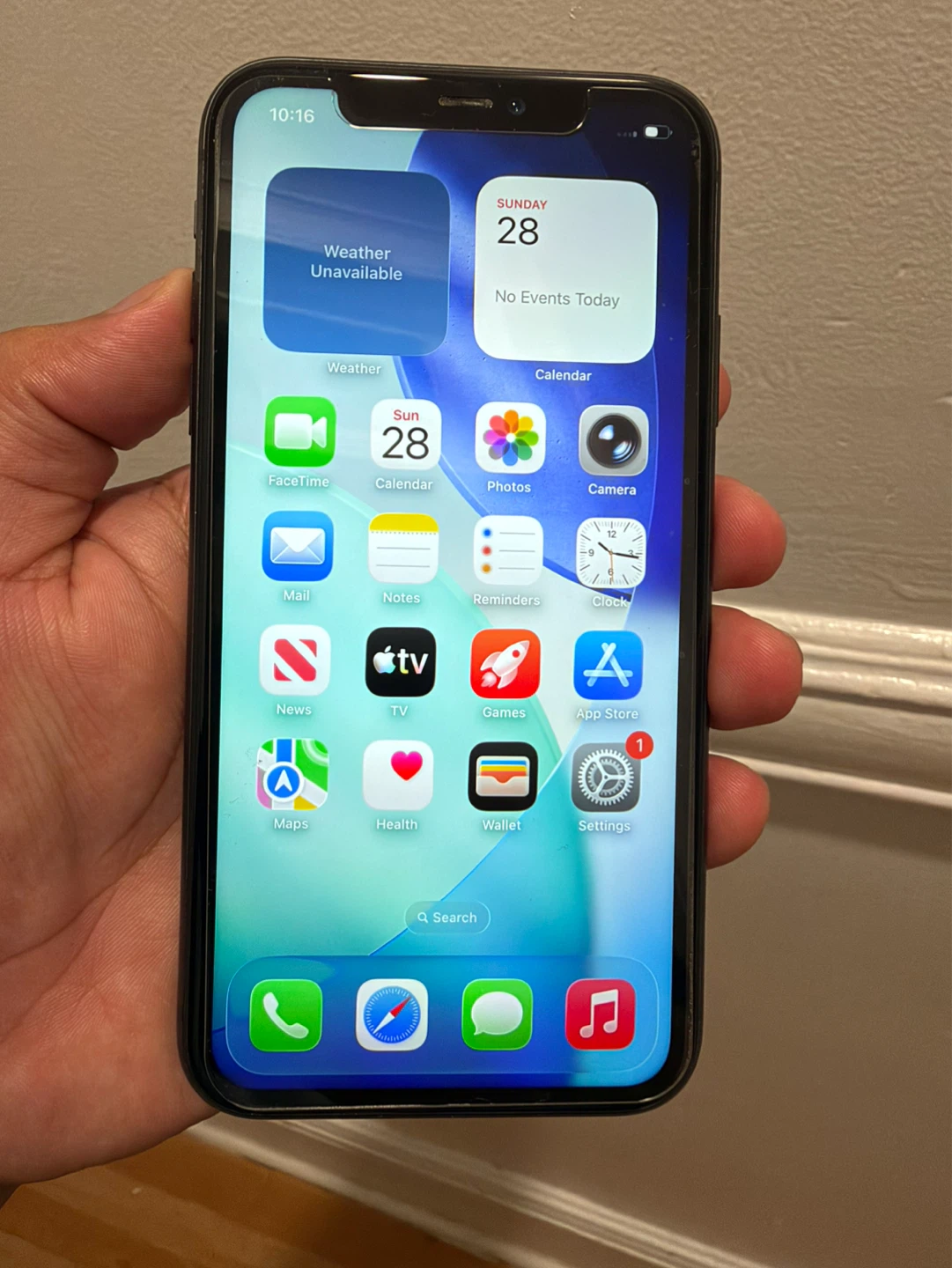 Apple iPhone 11 (64GB) - GOOD CONDITION