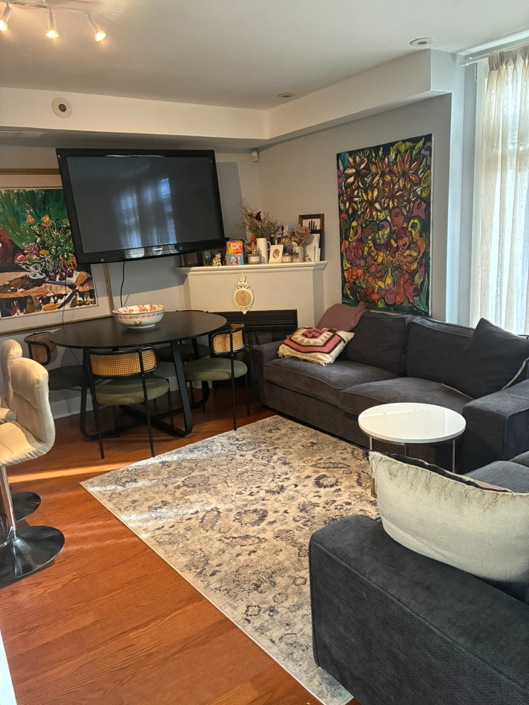 🌿 Furnished Room for Rent – Downtown Toronto (Female Only) - photo 2