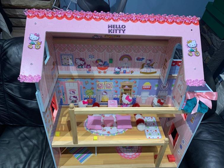 Hello Kitty Dollhouse with Accessories