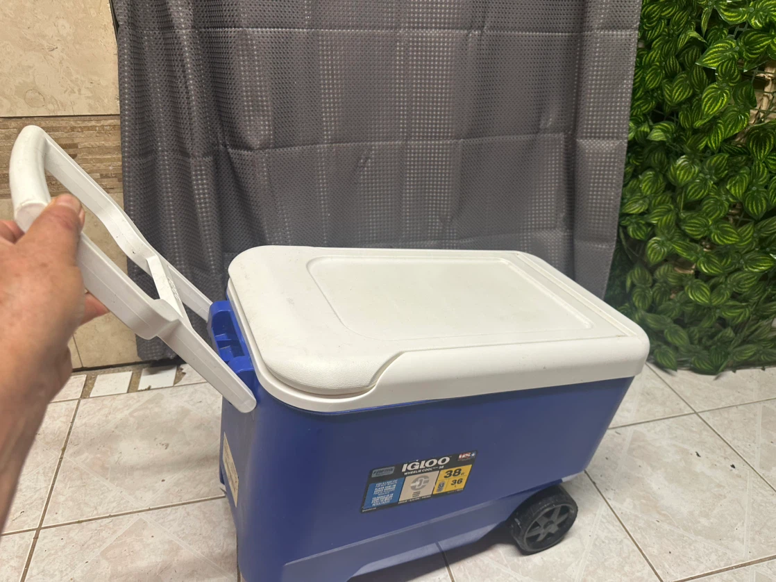 Igloo Wheelie Cool 38 Cooler - photo 3
