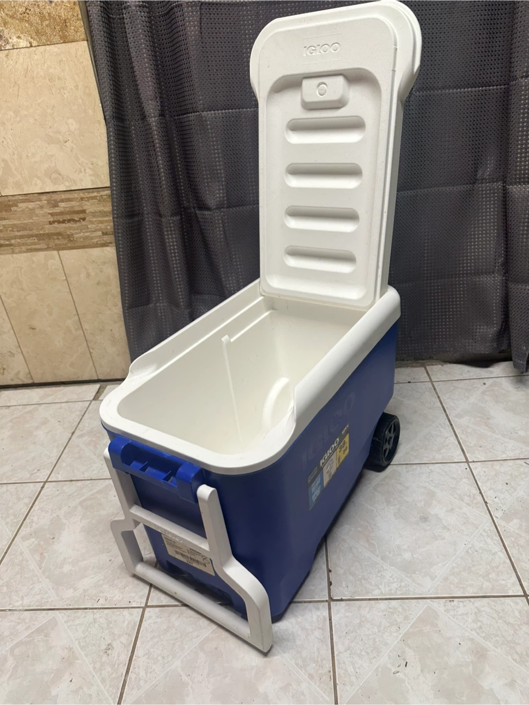 Igloo Wheelie Cool 38 Cooler - photo 4