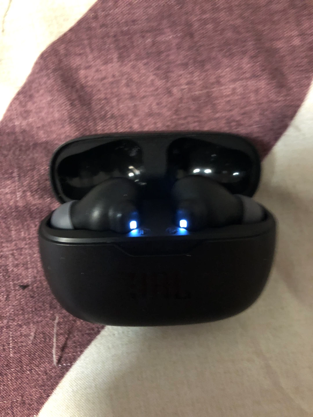 JBL wireless earbuds with Case - photo 3